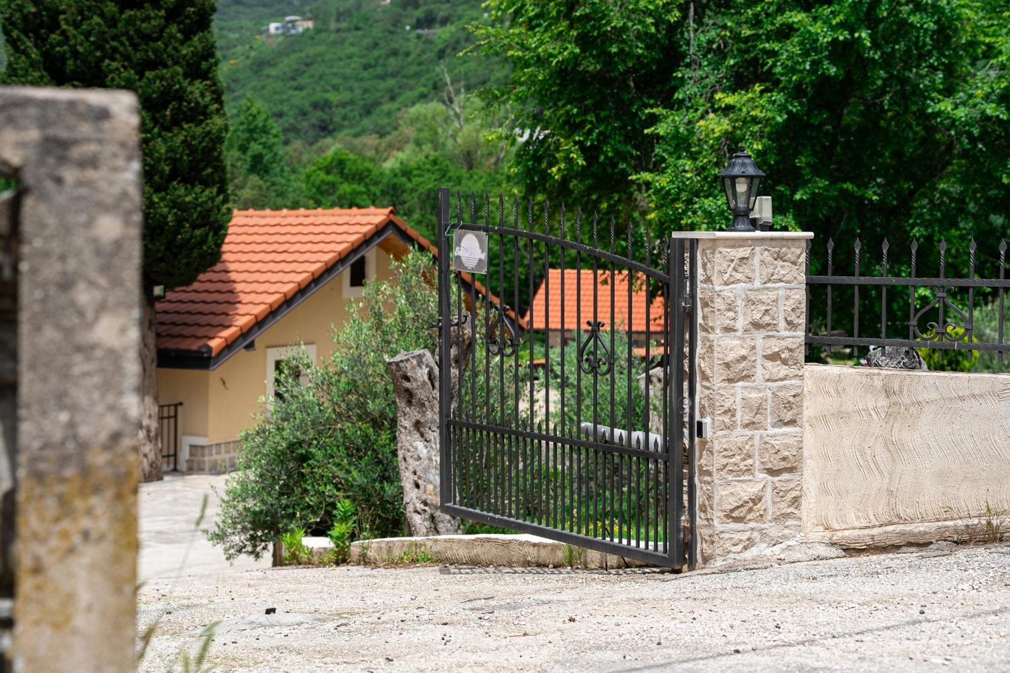 Sunset & Sunrise Villas In Stanisici-Two Villas With Common Pool Будва Экстерьер фото